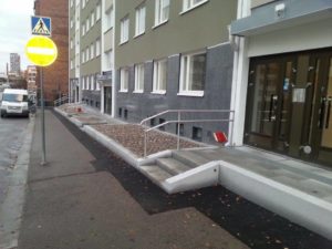 pihakivia-ja-sokkelin-granniittiverhous